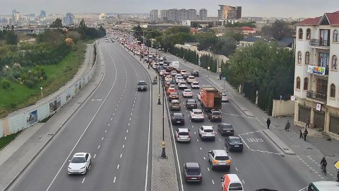 Paytaxtın bu yollarında sıxlıq var - SİYAHI