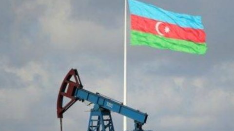 Azərbaycan nefti 5 dollardan çox ucuzlaşdı