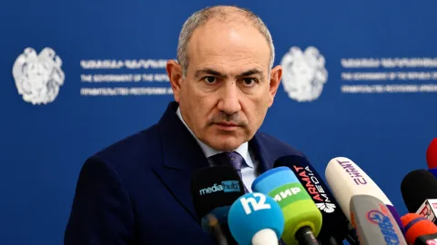 Paşinyan parlamentdəki davaya görə müxalifəti ələ saldı 