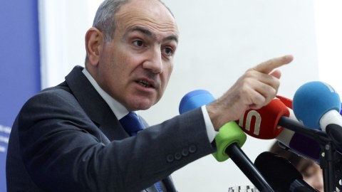 Փաշինյանը սպառնացել է պատգամավորներին. «Ձեռքերը կկոտրենք»