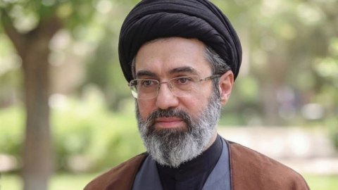 İranın ali rəsmiləri Xameneinin vəziyyətindən danışdılar