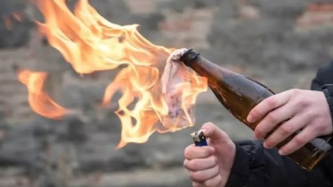 Azərbaycanda məktəbə "Molotov kokteyli" atıldı - FOTO