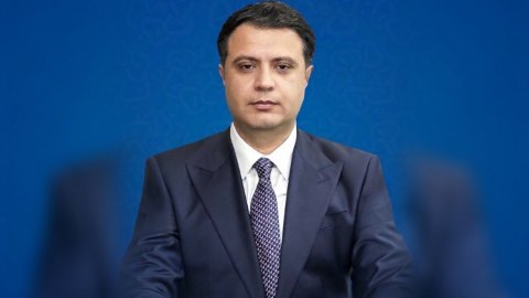 10 ay əvvəl direktor olmuşdu, indi nazir müavinidir - DOSYE