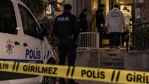 19 yaşlı qızını və 53 yaşlı sevgilisini öldürdü