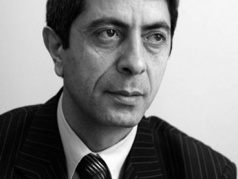 Deputat Gültəkin Hacıbəyli qəzet açıb