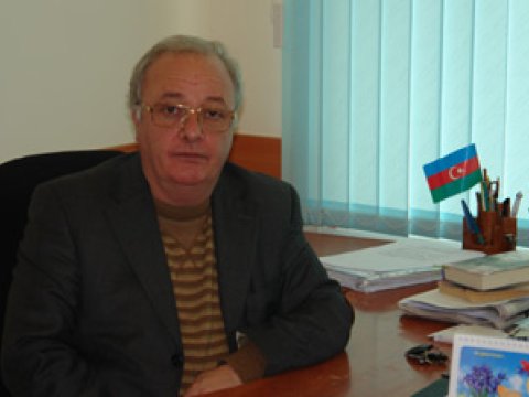 Dövlət radiosunun rəhbəri Cavanşir Cahangirov: “Biz də sarımsaq və qayğanaq verilişləri ilə efirə çıxmalıyıq?” 