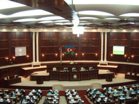 Deputatlar bəzi nazirlərdən narazıdırlar