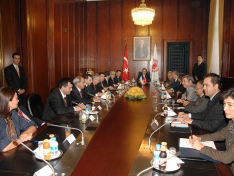 Türkiyə Böyük Millət Məclisinin sədri azərbaycanlı deputatları qəbul edib