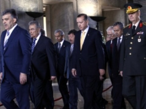 Türkiyə dövlətinin rəhbərləri nə qədər maaş alırlar?