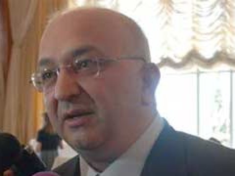 Məcid Kərimov deputat həmkarını yalan danışmaqda suçladı 