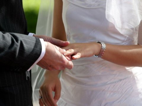 Azərbaycanda 18 yaşlı oğlan 60 yaşlı arvadla evlənib