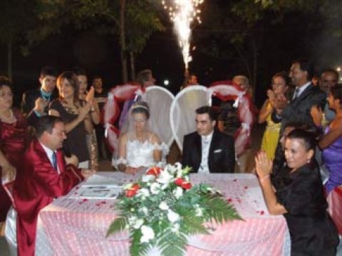 Bir ildə 1720 azərbaycanlı qız əcnəbi oğlanlara ərə gedib