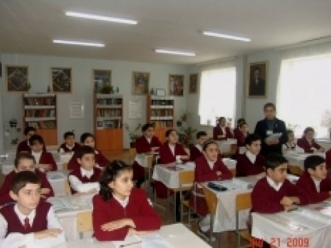 Nərimanov rayonunda müəllimlər də test imtahanı veriblər 