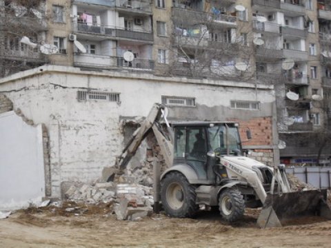 Evləri sökülən sakinlər Hacıbala Abutalıbovla görüşdülər 