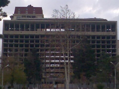 Yarıdağılmış “Bakı”...