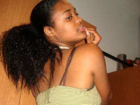 Afrika qadınları ağarmaq üçün dəridən-qabıqdan çıxırlar