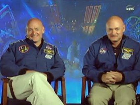 Əkiz qardaşlar kosmosa uçur