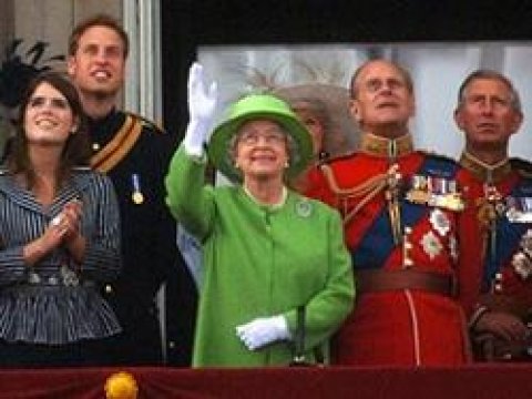 Kraliça “Facebook”da səhifə açıb