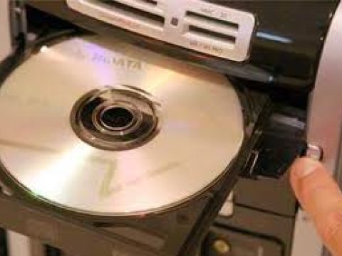 Metro keçidlərində 1 manata satılan pirat DVD diskləri harada yazılır? 