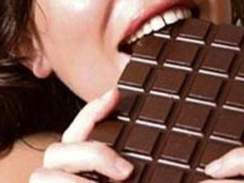 Tünd şokoladın cana çox xeyri varmış...