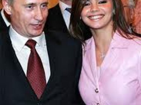 Məşhur gimnast Putinlə intim əlaqələrindən danışdı