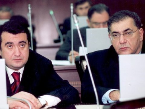 Asim Mollazadə: “Parlament seçkilərində Anar Məmmədxanov özü iştirak etmədi”