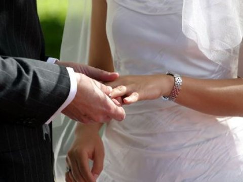 Gəncədə 13 yaşlı qızı ərə verirmişlər