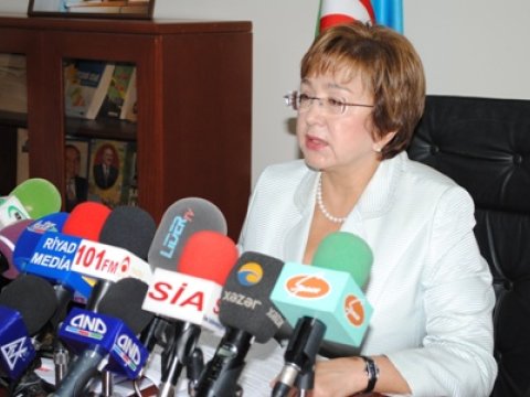 Məleykə Abbaszadə təhsil haqlarının artmasından, saxtakarlardan danışıb...