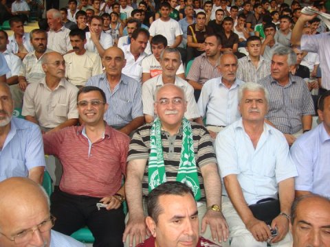 İsa Qəmbər Lənkərana futbola baxmağa gedib (FOTO)