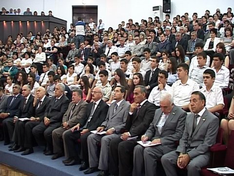 Elmar Vəliyev ali təhsildən imtina edən gəncəli tələbələrə xoş xəbər verdi (FOTOLAR)