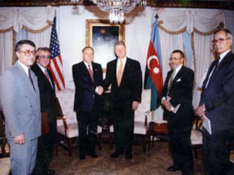 Eldar Namazovun “Karyera"sı”: “Sevgi şeirləri də yazıram"