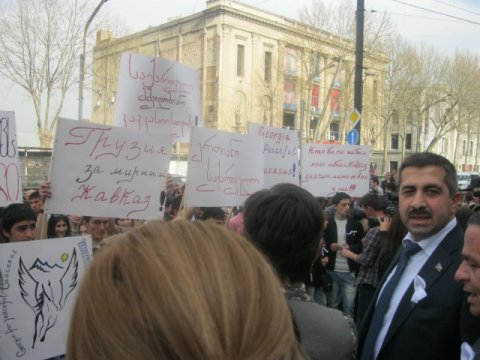 Azərbaycanlı deputat Tiflisdə antiqorbaçov mitinqinə qatıldı - FOTOLAR