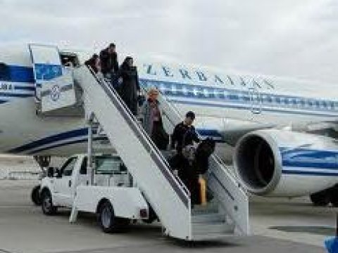 Azərbaycanın sabiq deputatı AZAL-ın təyyarəsindəki insidentin qarşısını alıb