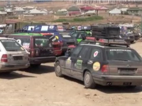 Almanların Bakıda köçkünlərə qoyub getdiklərin 240 maşın tapıldı