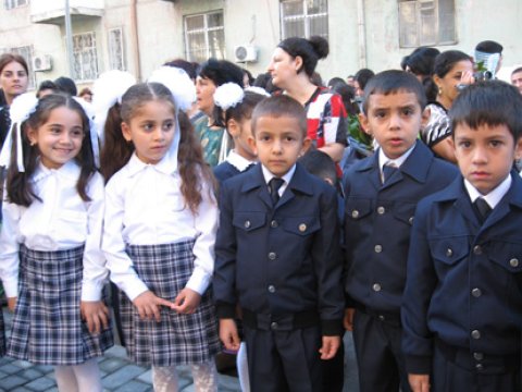 Bakıdakı məktəbləri niyə mühafizəçilər deyil, qarovulçular qoruyur?