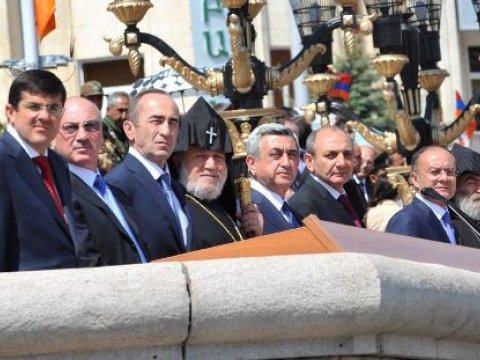 Rusiyalı deputatlar Xankəndinə “seçkiləri” müşahidə etməyə gəlib