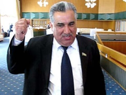 AZAL Əhəd Abıyevin adını “Arzuolunmaz sərnişinlər” siyahısından çıxarıb 