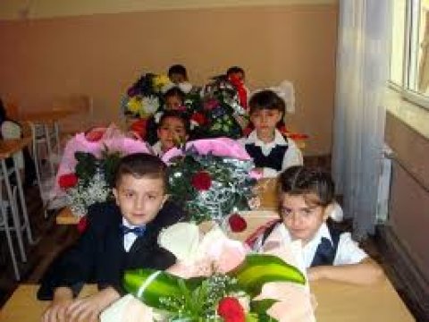 Bakı məktəblərində 1-ci siniflər uşaqla dolub 