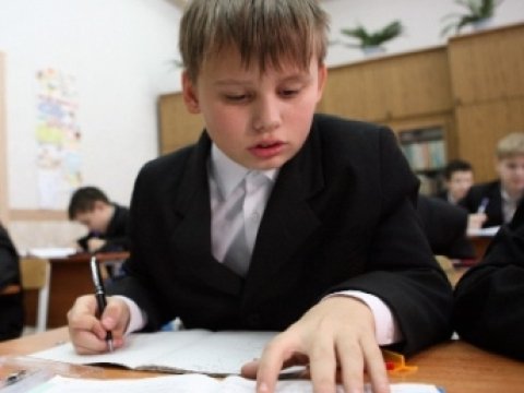 Orta məktəblərdə  rusca oxuyan şagirdlərin sayı kəskin azalıb - STATİSTİKA