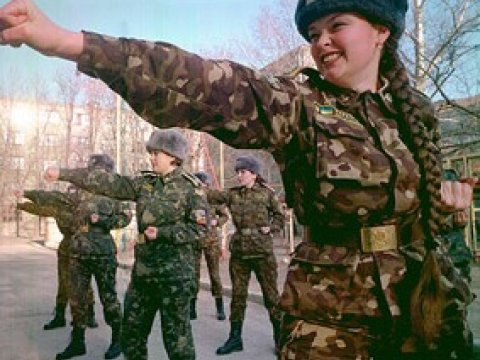 “Qadınların orduda xidməti ilə bağlı Müdafiə Nazirliyi ortaya açıq mövqe qoymalıdır” - Ekspert