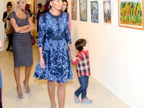 Birinci xanım “Bacarıqlı əllərin böyük işləri” sərgisində - FOTOLAR