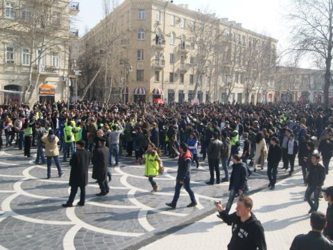Fəvvarələr Meydanındakı aksiya başa çatdı- həbs edilənlər var - YENİLƏNİB + VIDEO
