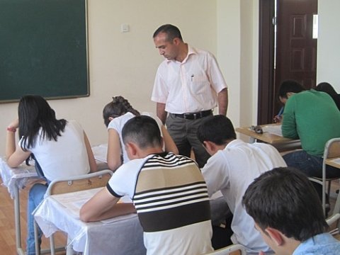 Yetim və valideyn himayəsindən məhrum uşaqlar üçün təhsil haqqı ləğv olunur - EKSKLÜZİV