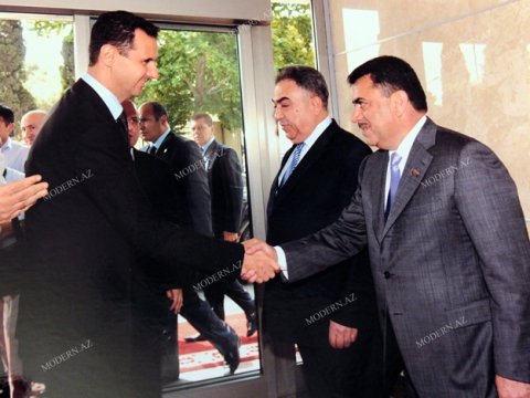 Bir şəklin tarixçəsi: Bəşər Əsəd Azərbaycan Milli Məclisində