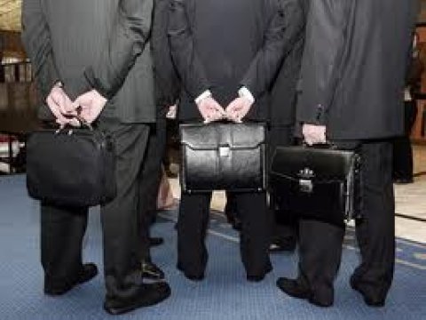 Maliyyə Nazirliyinin iki vəzifəli şəxsi işdən çıxarılıb 