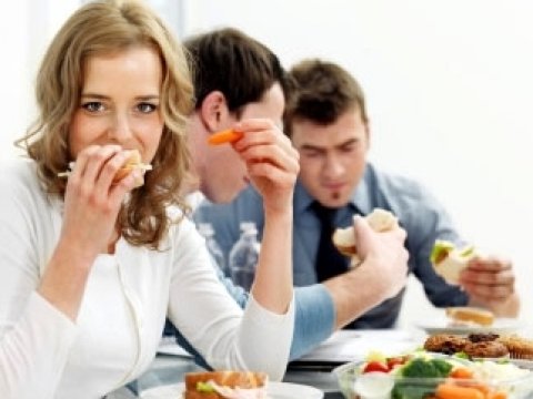 Azərbaycanlılar qazandığını qarnında əridir: biz nəyi çox yeyirik? - ARAŞDIRMA