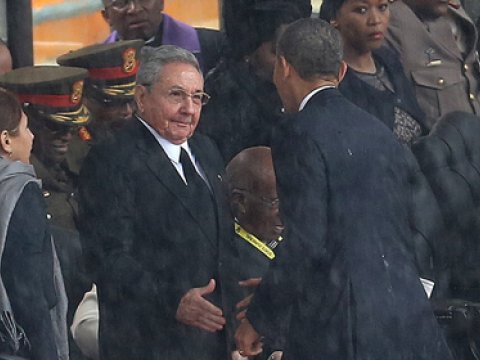 Obama Kuba lideri ilə görüşdüyünə görə tənqid olundu