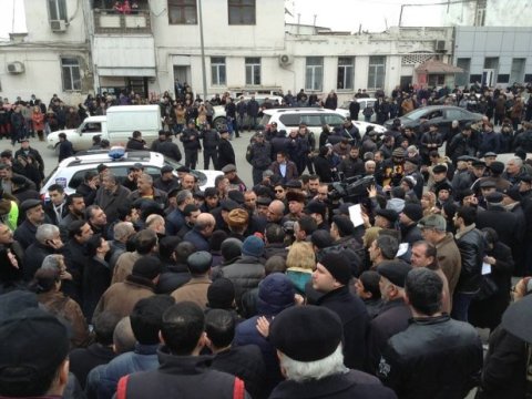 ”Sovetski” sakinlərinin ETİRAZI: “Bizim davamız özbaşınalıq edən məmurlarladır” - FOTOLAR