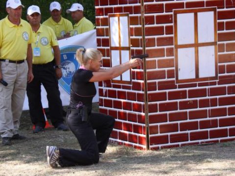 Yanukoviçin qadın cangüdənləri - FOTOLAR