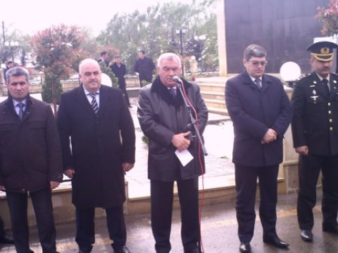 31 mart soyqırımı qurbanlarına qoyulmuş abidənin açılışı olub 